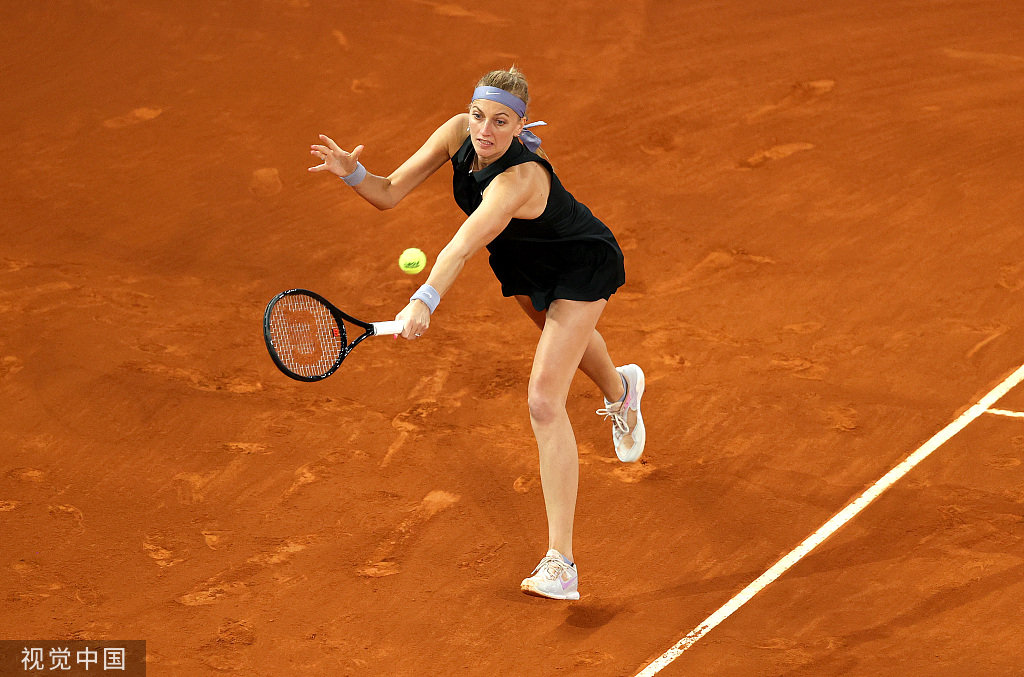 开云- 老鹰带队取胜！，科维托娃重要时刻锐不可当赛场气氛高涨